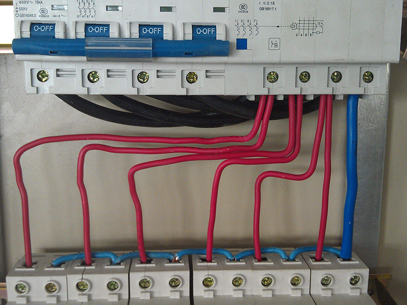 跳閘后推上去還是沒(méi)電怎么辦？把家里插頭全部拔下來(lái)試試看